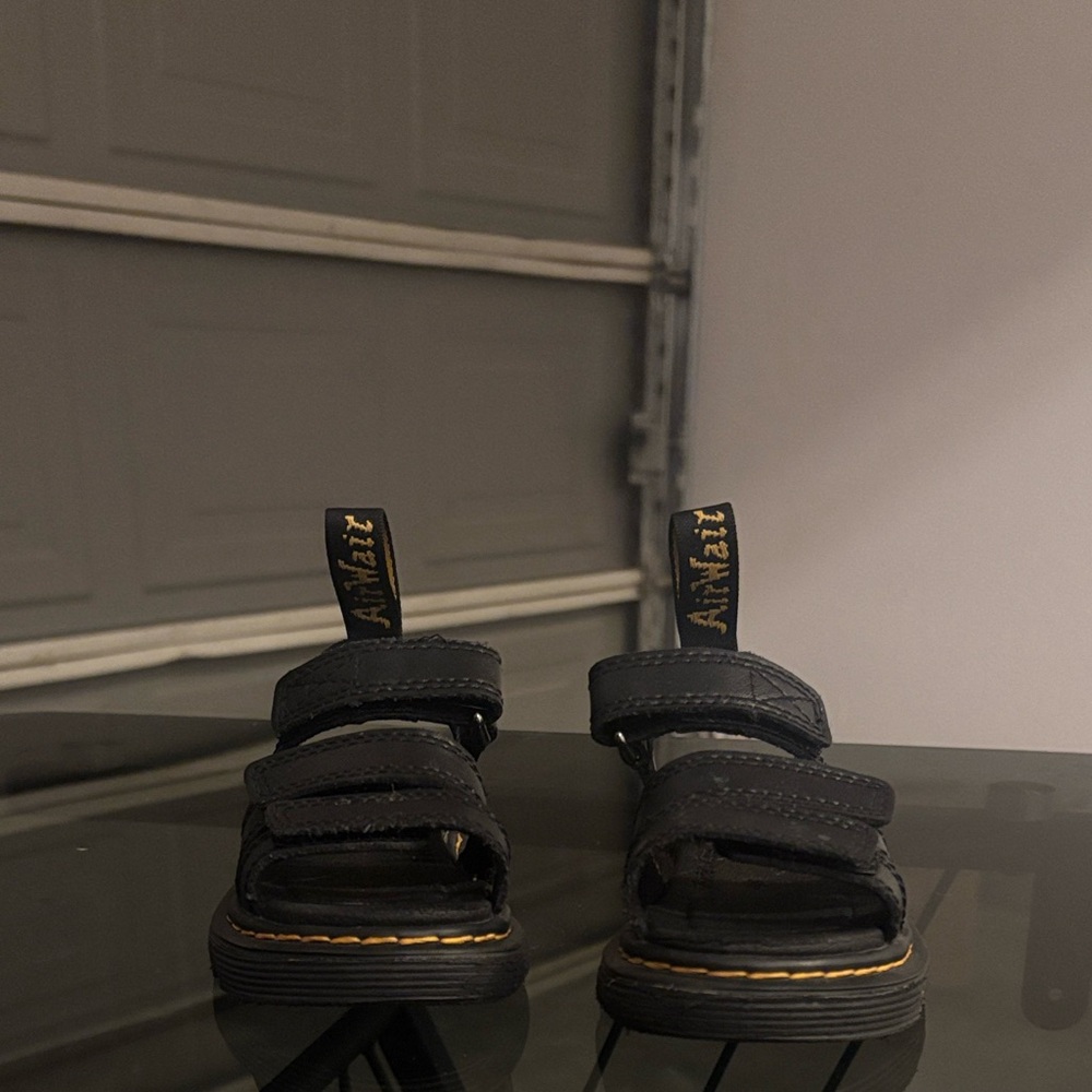 Dr. Martens Toddler Strap Sandals - Picture 4 of 11